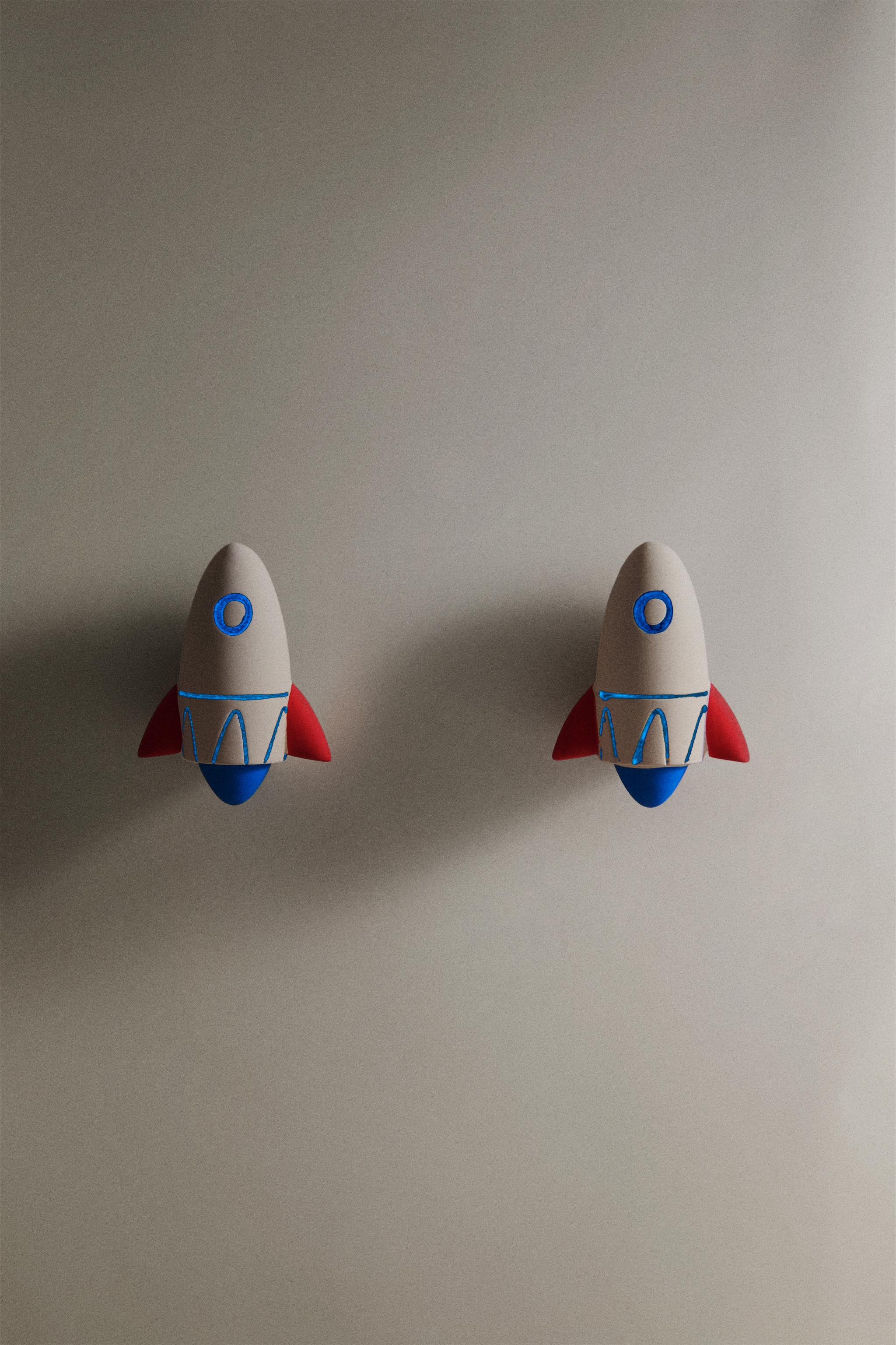 LOT DE 2 BOUTONS ENFANT VAISSEAU SPATIAL